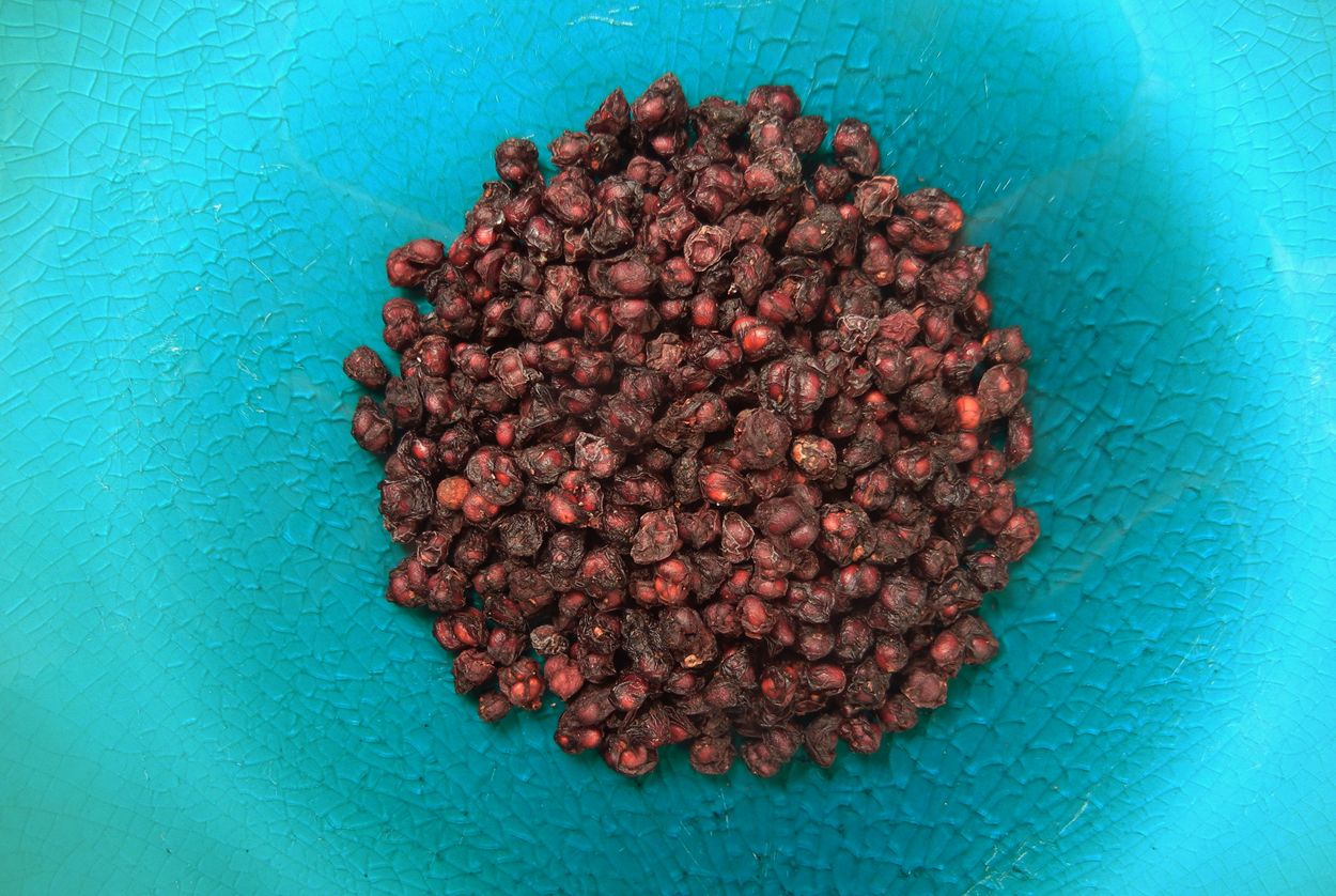 Dragon Herbs Organic Changbai Mountain Schizandra Fruit 5 oz.