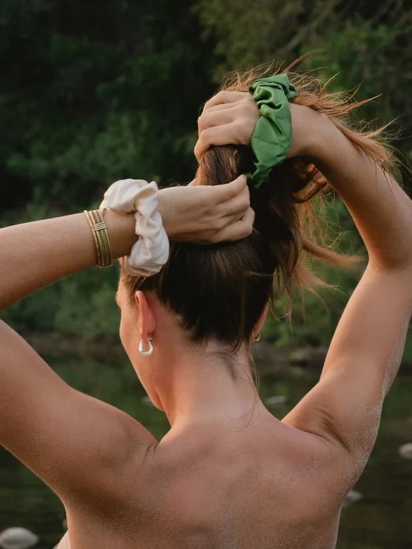 HINU 100% Mulberry Silk Scrunchie