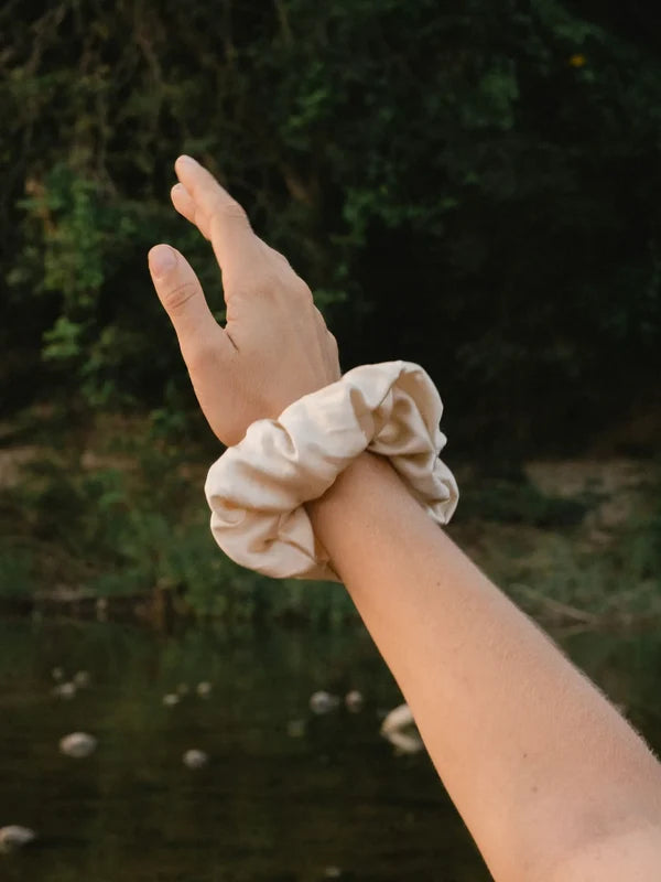 HINU 100% Mulberry Silk Scrunchie